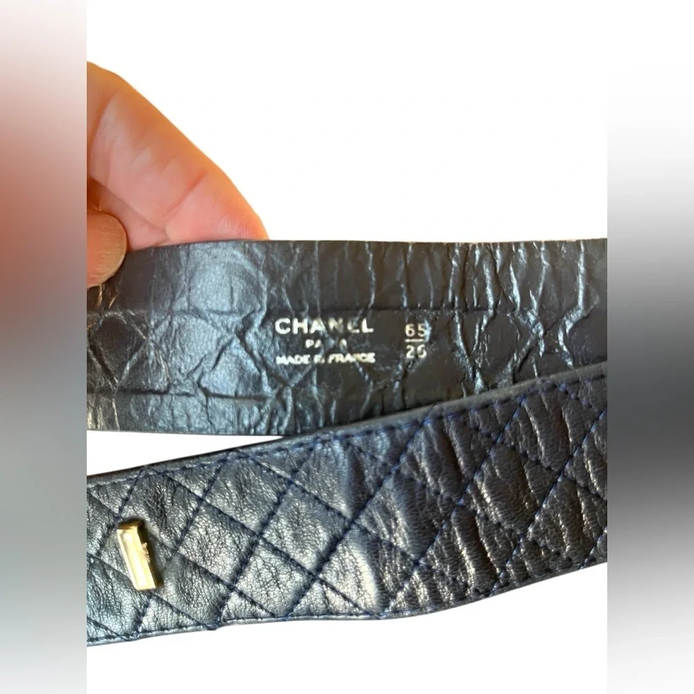 Vintage CHANEL Navy Quilted Leather Belt with Gold Buckle Sz 26